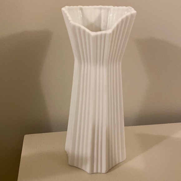 kaiser german Accents Ak Kaiser Germany White Vase Bisque